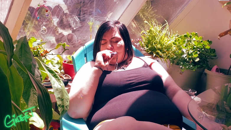 Gidget X: Slow sexy smoke and cum in the sun