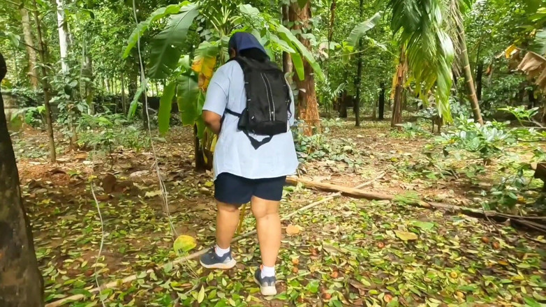 Anne Ipe: House Wife on Vacation, Walking Naked in Jungle. Exposing Her...