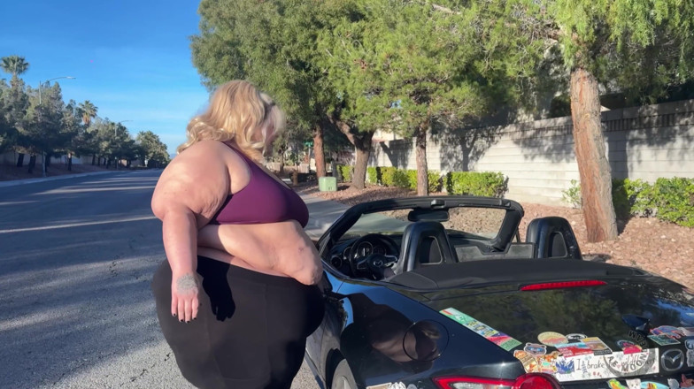 Jae Moonbeam: Tiny Car Squeeze