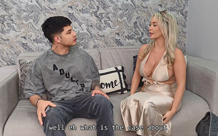 Danner Mendez: Un avvocato dai grossi seni fa pagare le sue tasse...