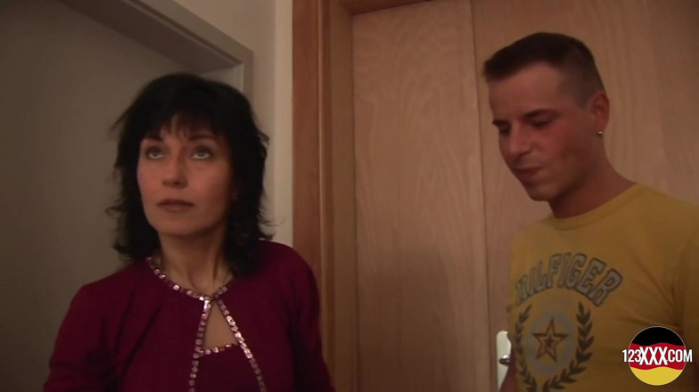 123XXX - 100% Amateurs: After a Brief Chat, the Sexy Brunette Explains Who Rides...