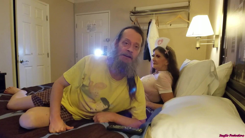 Sexy Sandra N Sir Christopher: Hollywood GILF Kongkek jururawat bimbo