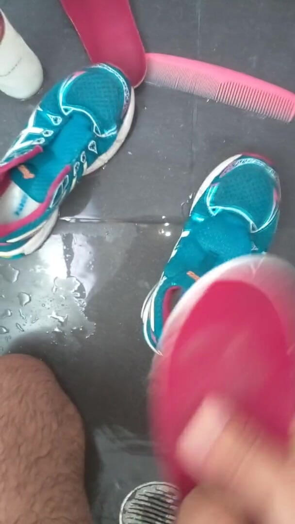 Sneakerfetish_BR: Sneakers Fuck Asics in Bathroom