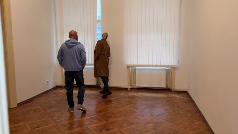 Amateur Homemade Porn: Agentă imobiliară țâțoasă futută tare de un client cu pula mare