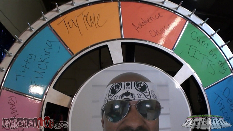 Immoral Live: Тріна Майклс зв'язала всім язиком свої великі цицьки