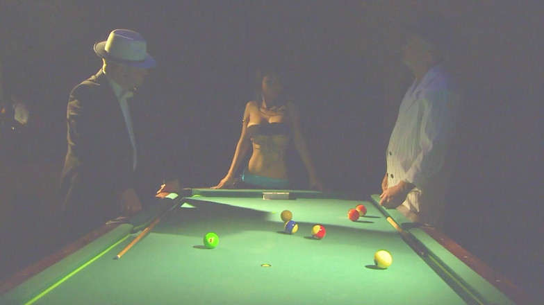 German Porn: Sex în grup sexy la masa de biliard cu tachinare cu...