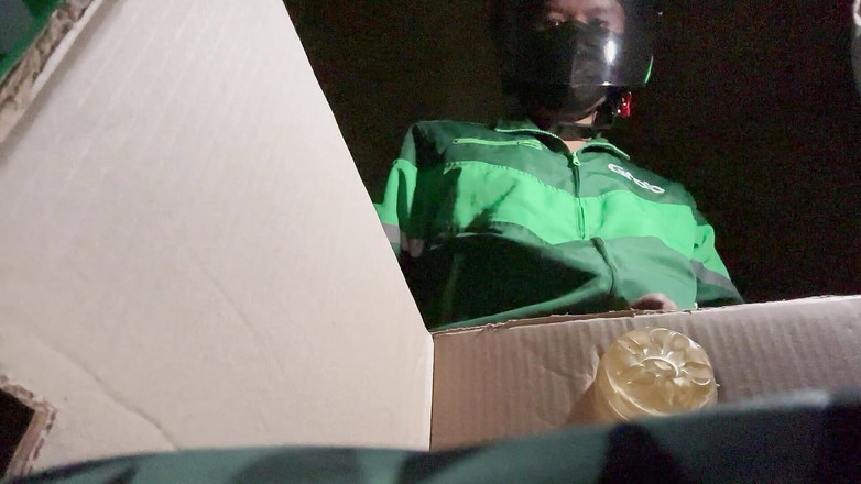 SinglePlayerBKK: 자지를 빠는 태국 배달원