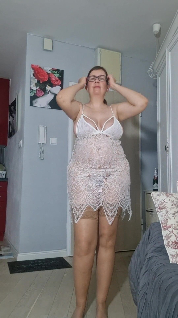 QueenJoo: Exposed Butt and Bare Tits, Hairy Pussy