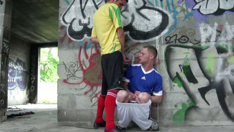 Crunch Boy: Französische twinks, fußballer ficken im freien
