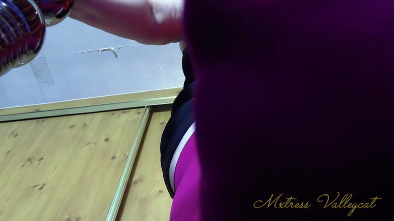 Mxtress Valleycat: Menyusut dan menginjak-