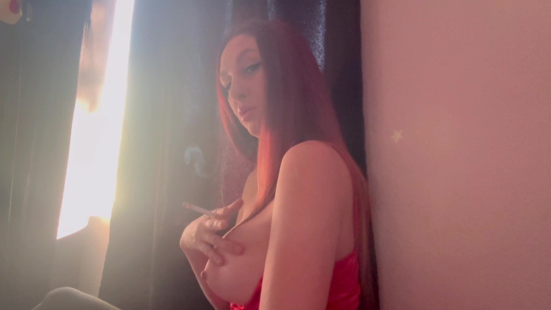 Artemisia Love: İtalyan büyük memeli orta yaşlı seksi kadın sigara içiyor ve...