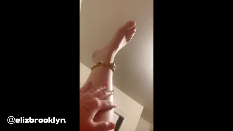 Porno angels: Elizabeth Brooklyn sexy kotníková hra