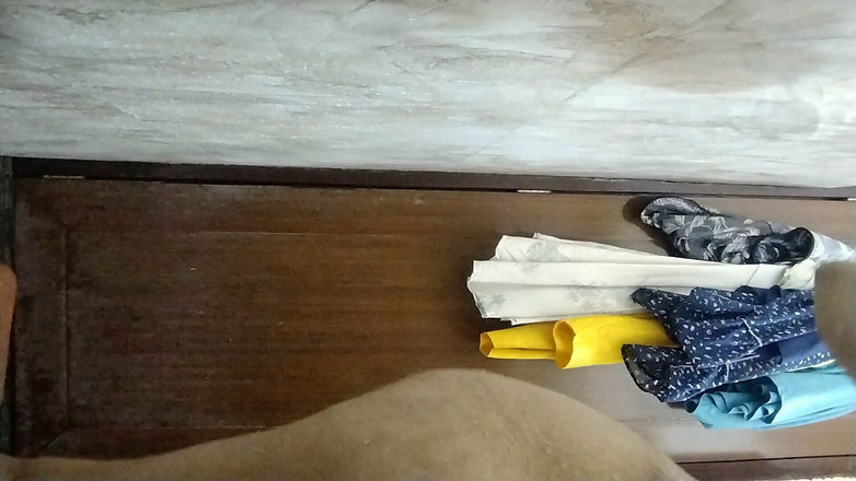 Riyathakur: Hintli evli kadın banyo yapmaya gittiğinde kendini durduramadı