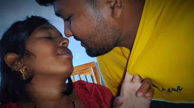 Premi pooja: Makcik tua India panas gaya doggy dengan tukang masak kecil...