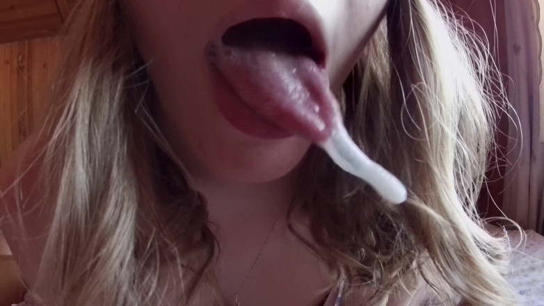 Misssecrete: Consolidated stepsister pleased with a blow job in the morning,...