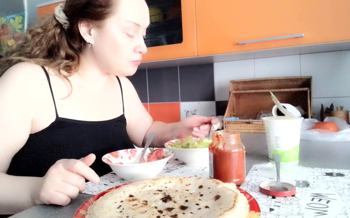 VikkiGeorgia: Tôi đang ăn