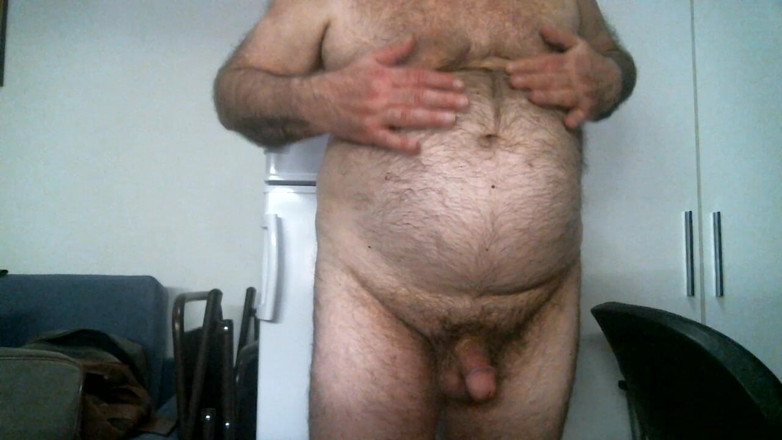 Coach Karl dude lodge: El entrenador Karl frota y acaricia durante un show de...