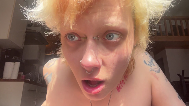 Glitterqueen1999: Goth Girl in the Sun Nose Fetish Nose Rubbing Pig...
