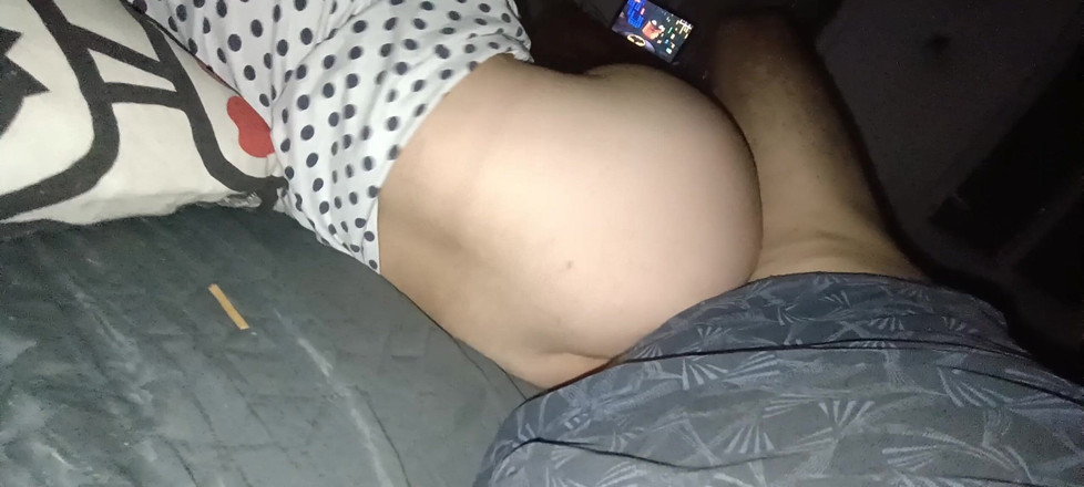 Ionut899: Nevlastní táta mě šuká v televizi na zádech a nechá tě...