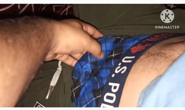 Desi__Panda: Poprvé se můj nevlastní bratr monstrózní péro dotýká o půlnoci