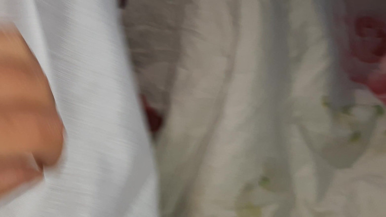 Lesbian-candys: Rakan sebilik pemalu kami membangunkan kami dengan Cunnilingus, kejutan bertiga