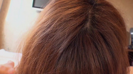 Jap Sluts: Japonská dívka s chlupatou kundičkou kouří péro