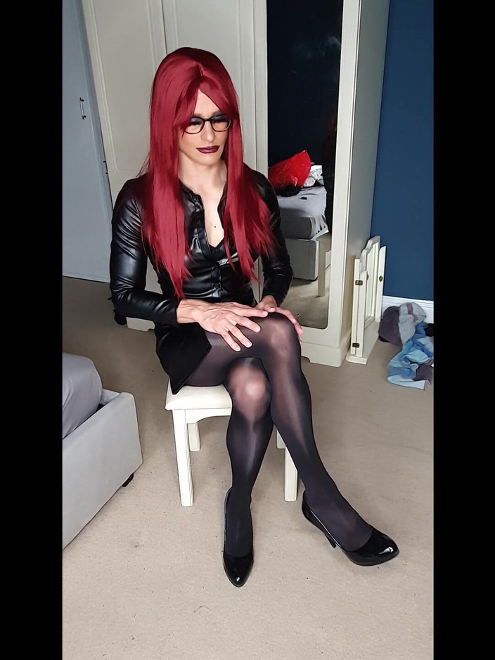 JessicaXD: Taková děvka v jejích kožených košilových šatech