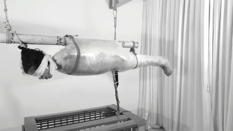 Bdsmlovers91: Avvolto e intrappolato: un orgasmo folle che agita in sospensione...