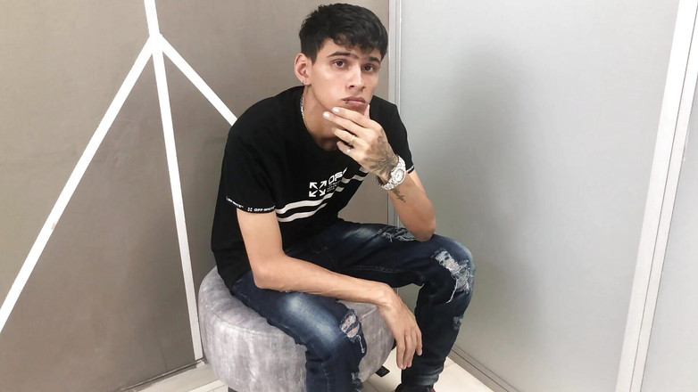 TUflacasex: 義理の兄弟、お願いします!あなたのチンポをしゃぶらせて、あなたの精液を私の口の中で感じさせてください