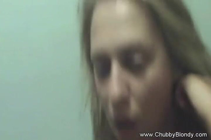 Chubby Blondy: Hot amateur fun on the couch