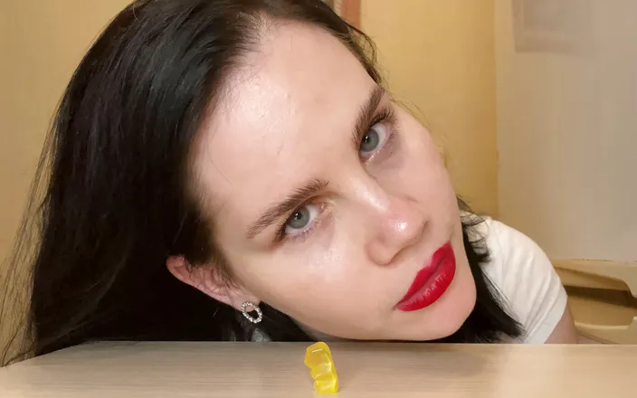 Anna Sky: Giantess eats gummy bears and a toy. 4K