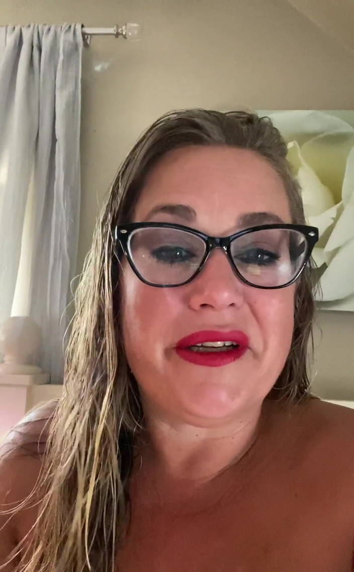 Lily Bay: Selamat Hari Ini Lol