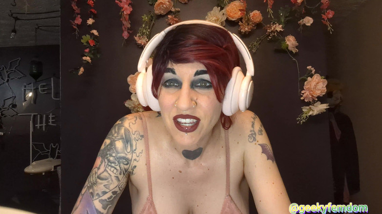 Geeky Femdom: Фута геймер дівчина