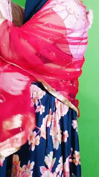その魅力的な女性は、インドでの家賃支払いのために大家とセックスするという、これまで考えもしなかったことを大家に与えた