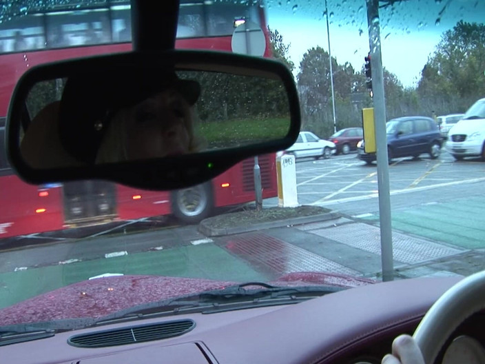 Bananas with Melons: 他们2_slim金发女郎和她的朋友和司机在车里玩3P