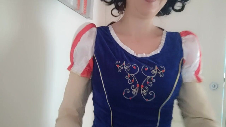 savannahamatoriale: snowhite, your favourite princess