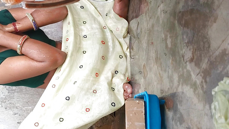 Rakul008: 毛の猫キャッチによってDever Niked温泉浴室若い体