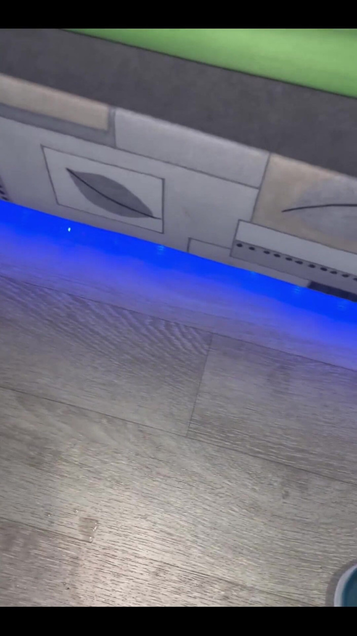 Johnny69227: Gecenin ortasında hızlı mastürbasyon yapıyor