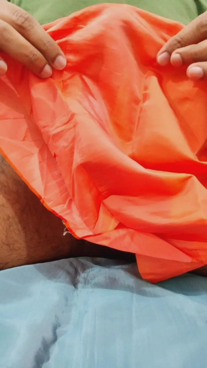 Satin And Silky: Saténové hedvábné honění porno - saténový hedvábný oranžový oblek Tření na čůrákovi 85