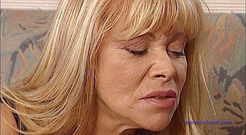 Porno Cloud: バベット・ブルーとのフィスティングレッスン