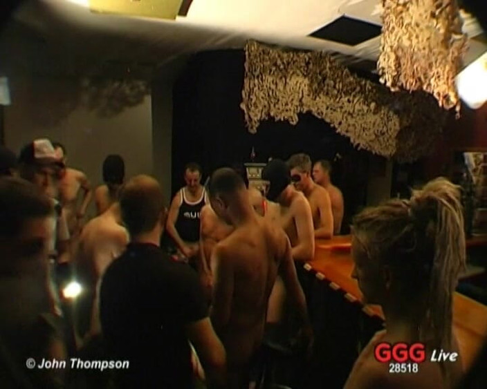 GGG John Thompson OLD STYLE: Ggg - den blonda bomben Sandra Star blir gruppknullad i en...