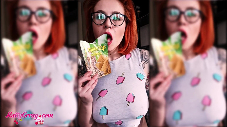 Katty Grray: Sexy girl naked prepares breakfast before work - soft erotica