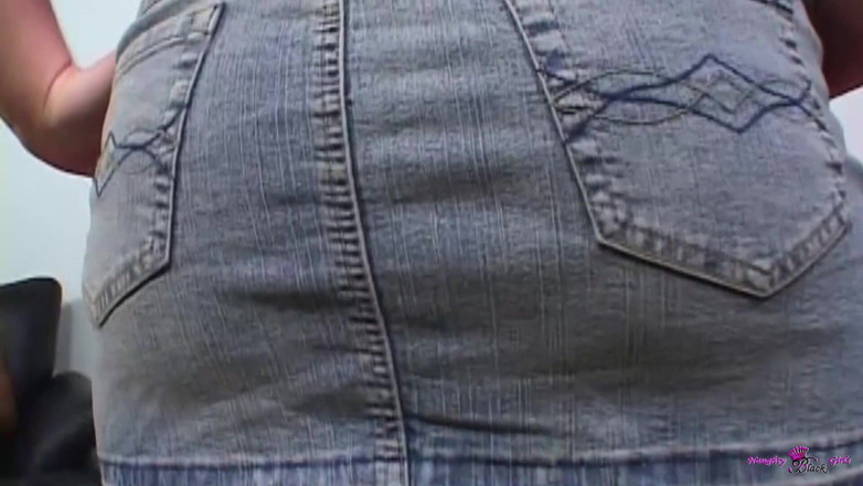 Naughty Black Girls: Cô bé tóc đỏ này đến để thổi kèn nhưng cô ấy đã hoàn toàn...