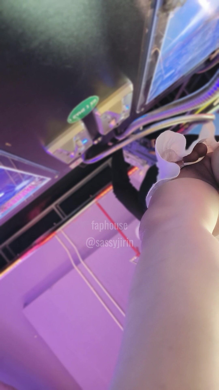 Caged sissy: Mariquita enjaulada: primer intento de arcade