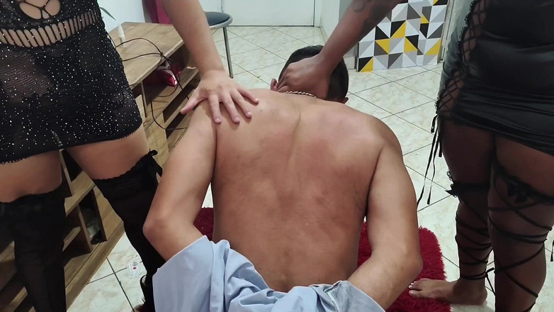 Tiffany Montavani: 女主人调教面对坐着调教