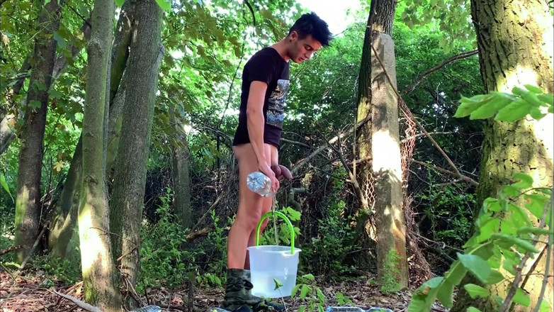 Idmir Sugary: ボールとコックの重量 - コックとボールに水で満たされたバケツ