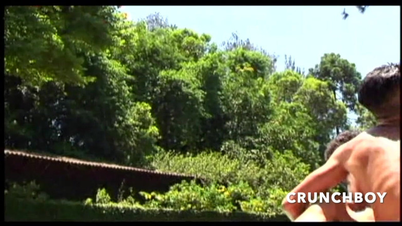 Gaybareback: Tiga pria muda bercinta di kolam renang