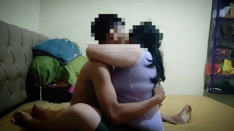 my_wife_chubby: Befriedige meine nasse muschi, bitte. Ich bin so geil.