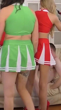 Pesta seks pembimbing sorak - Lucy & Jasmine & Amelia & Catalia