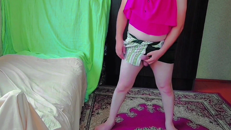 Kitty_Cross: Sevimli kadın kılıklı kız kız kıkırdayarak saç bandını ayarlıyor